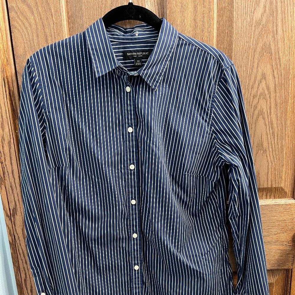 Women’s Banana Republic button down shirt, size 10